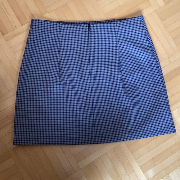 Urban Outfitters black & blue plaid mini skirt — size Small - Picture 4 of 8